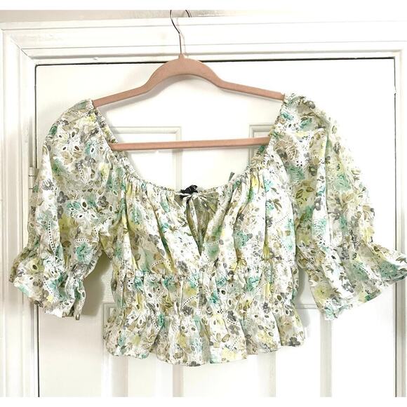 MINKPINK Irwin Eyelet Puff Sleeve Convertible Top Floral Coquette Sz Medium NWT - Picture 3 of 5
